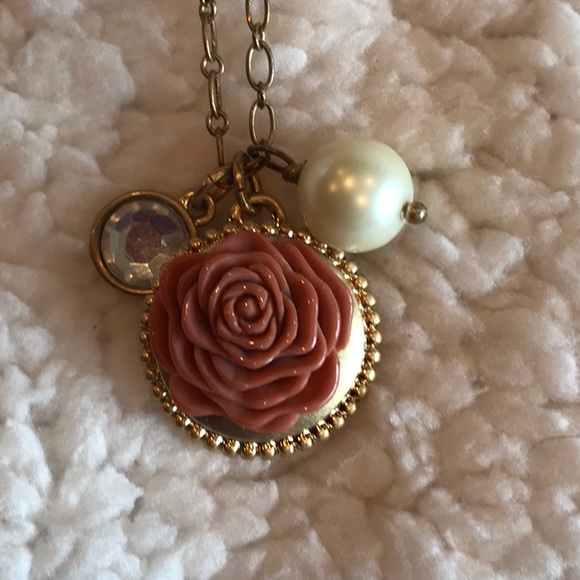 NWOT Lia Sophia GILDED ROSE Resin Necklace w/crystal & pearl bead - Picture 1 of 7